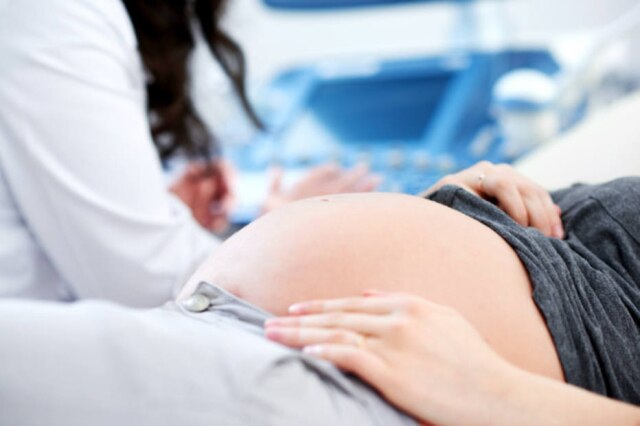 Serhii Bobyk / Freepik A indução de um parto pode ser feita utilizando algumas técnicas, mas deve ser feita sempre por médicos