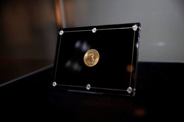 REUTERS/Shannon Stapleton/File Photo A moeda Double Eagle de 1933 é vista encerrada durante uma prévia da mídia antes do leilão na Sotheby's na cidade de Nova York, EUA.