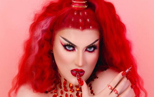 GLRMO A drag queen, cantora e compositora Kika Boom.