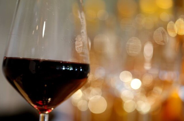 Periquita Clássico é um vinho com notas de evolução, como couro, café e aromas de frutos não tão frescos.