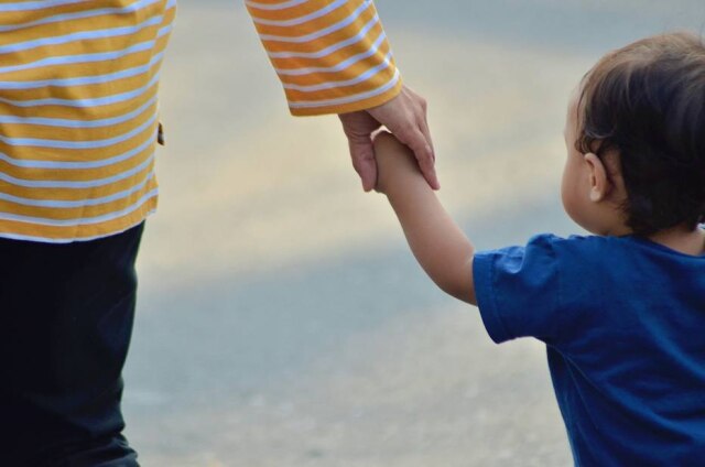 Pixabay/Endho Contato visual não consistente, dificuldades na flexibilização de regras e na interação social e estereotipias são alguns dos sinais do Autismo de nível de suporte 1.