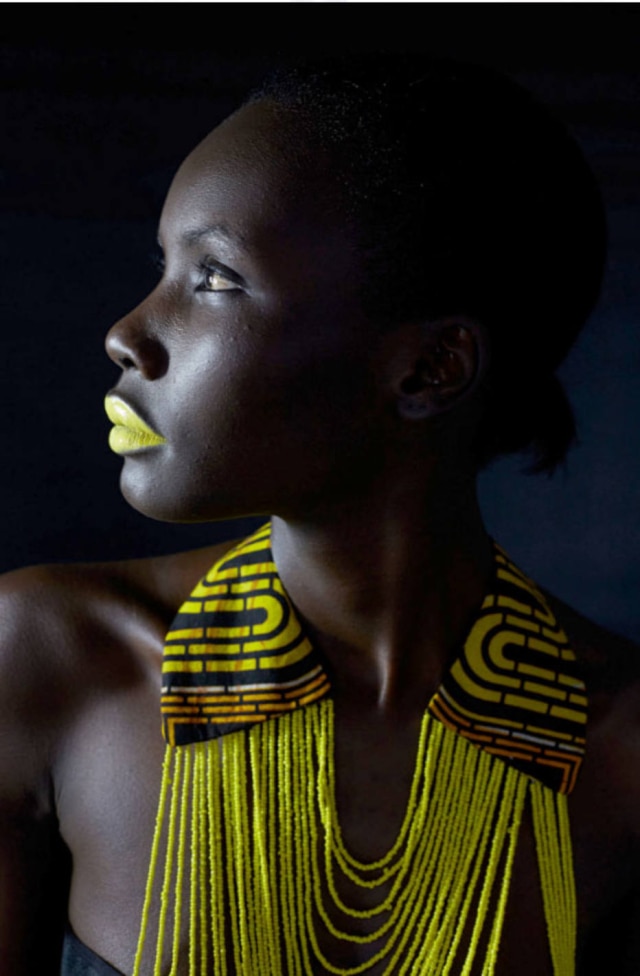 Per-Anders Pettersson/NYT A modelo de Uganda Patricia Akello na capa do novo livro de Per-Ander Pettersson