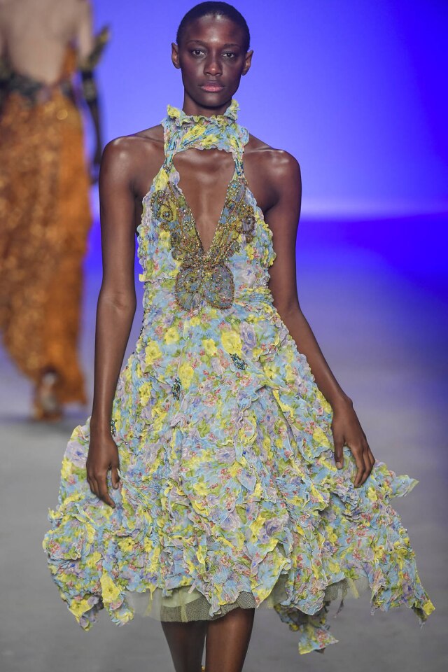 Agência Fotosite/Divulgação Modelo apresenta criação de Lino Villaventura na São Paulo Fashion Week