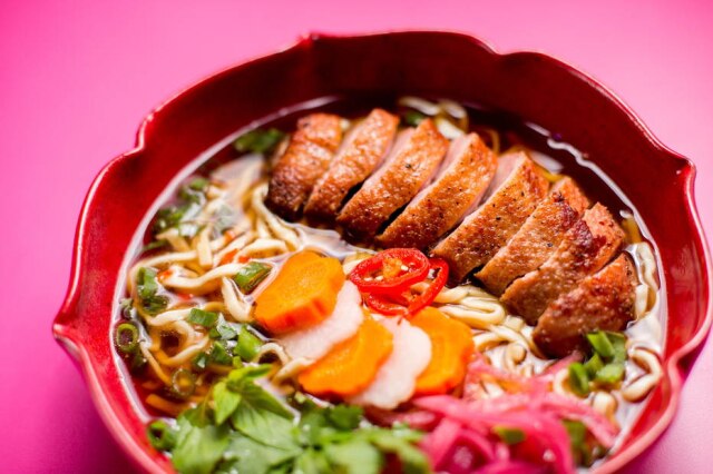 Tiago Queiroz/Estadão Mi Vit Tiem, sopa vietnamita com peito de pato