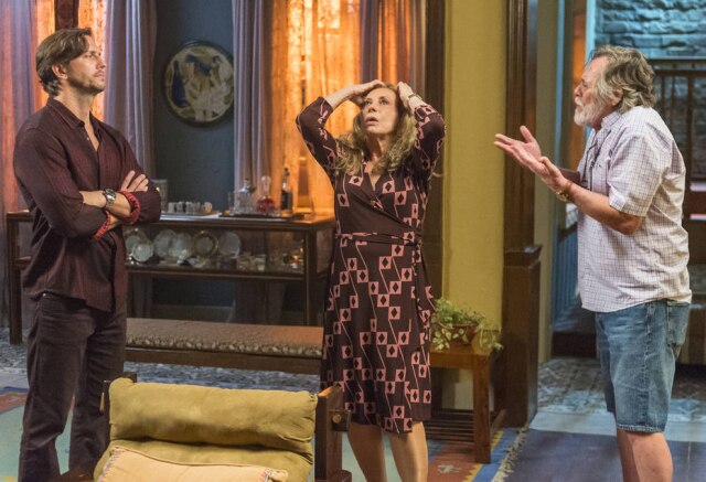 Paulo Belote / Globo / Divulgação Vladimir Brichta, Arlete Salles e José de Abreu em cena da novela 'Segundo Sol'.