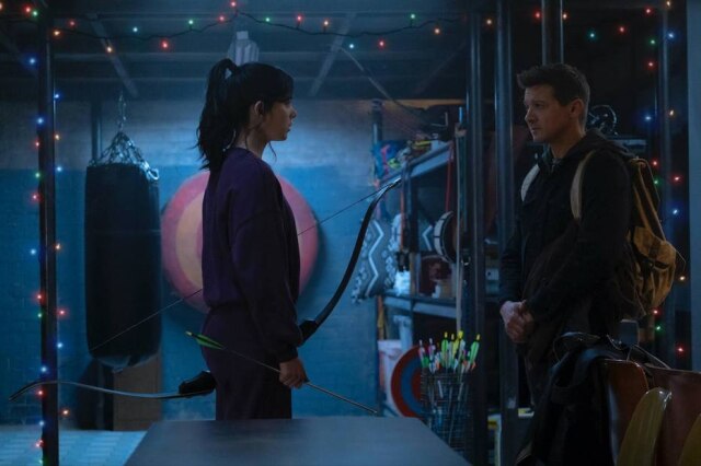 Marvel Studio Jeremy Renner está de volta ao papel de Clint Barton, o Gavião Arqueiro, e Hailee Steinfeld estreia como Kate Bishop