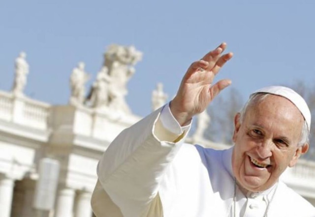 Giampiero Sposito / Reuters Papa riu muito do ocorrido
