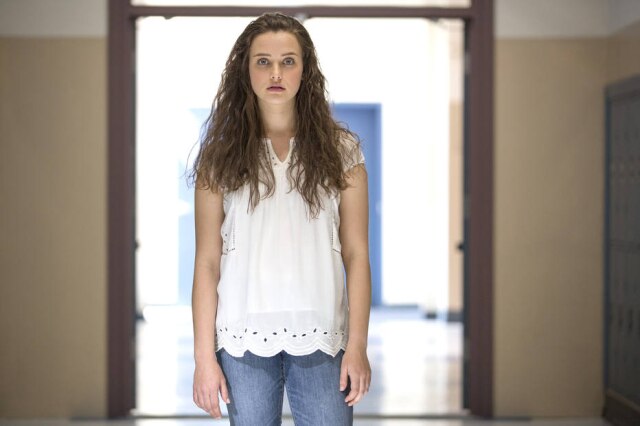 Beth Dubber/Netflix A protagonista Hannah Baker, interpretada por Katherine Langford, que comete suicídio em '13 Reasons Why'.