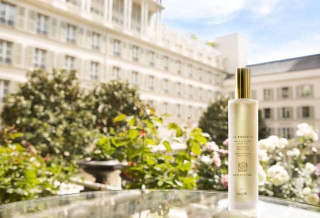 Le Bristol Paris Os produtos do hotel parisiense são óleos para corpo e cabelo.