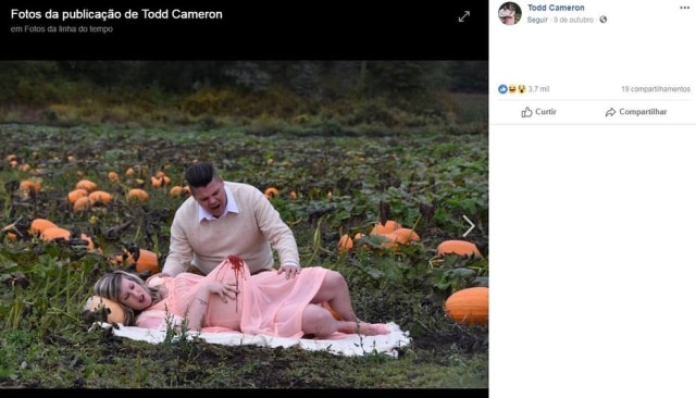 Facebook/@todd.cameron Casal simula momento do parto durante ensaio fotográfico.