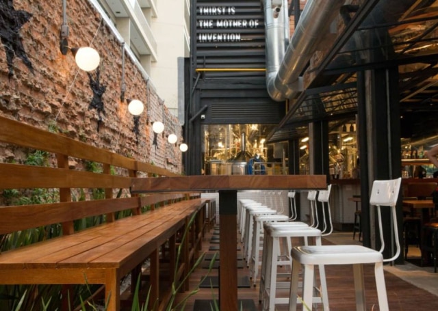 Daniel Teixeira|Estadão Banquetas da cervejaria Goose Island