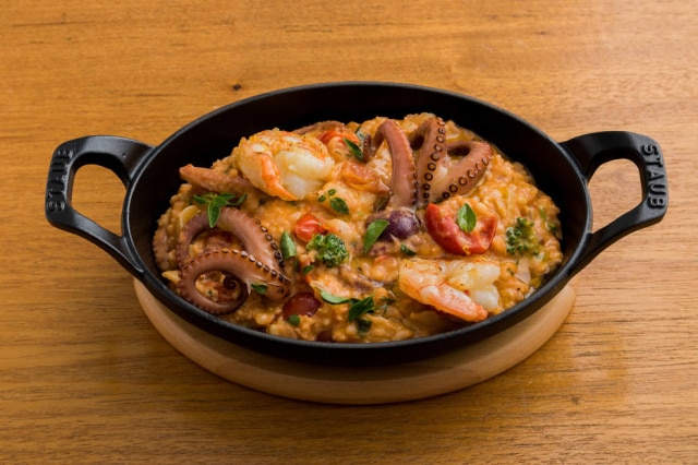 A chef Tássia Magalhães usa o garum para incrementar os arrozes que levam frutos do mar do seu restaurante Riso.e.ria