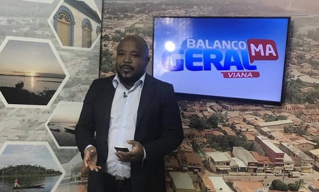 Instagram / @tvcidadeviana5 Raimundo Negão como apresentador do Balanço Geral de afiliada da Record TV em Viana, no Maranhão