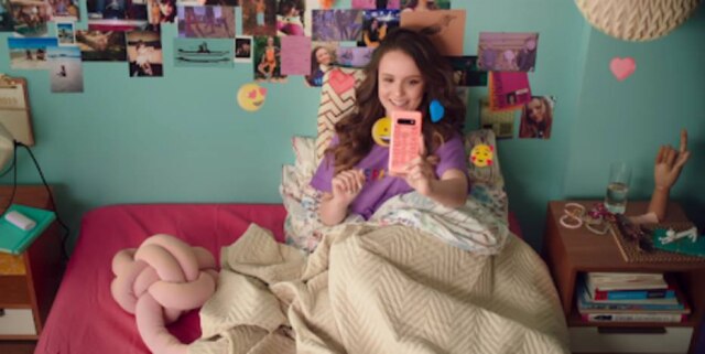 Netflix / Reprodução Larissa Manoela irá interpretar uma digital influencer viciada em redes sociais