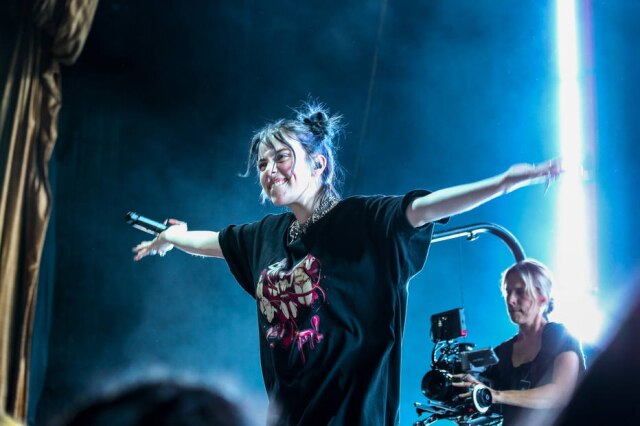 Krista Schlueter/The New York Times A cantora Billie Eilish em show, em Manhattan.