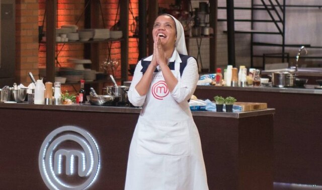 Carlos Reinis / Band / Divulgação A freira Lorayne, ganhadora do 17º episódio do 'MasterChef Brasil' em 2020