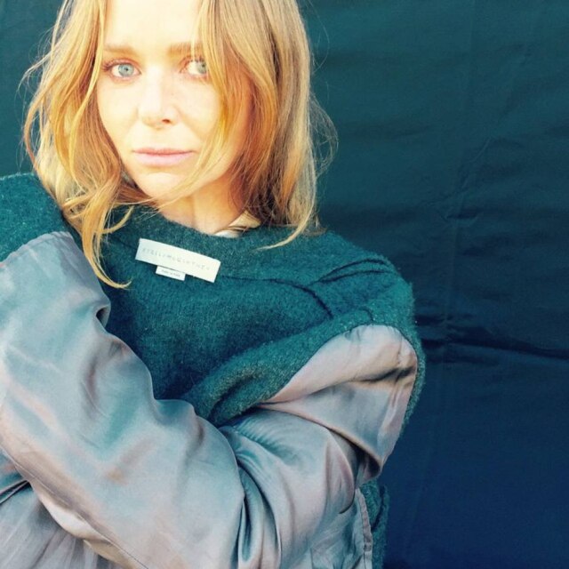 A estilista Stella McCartney participa da campanha Fashion Revolution Day