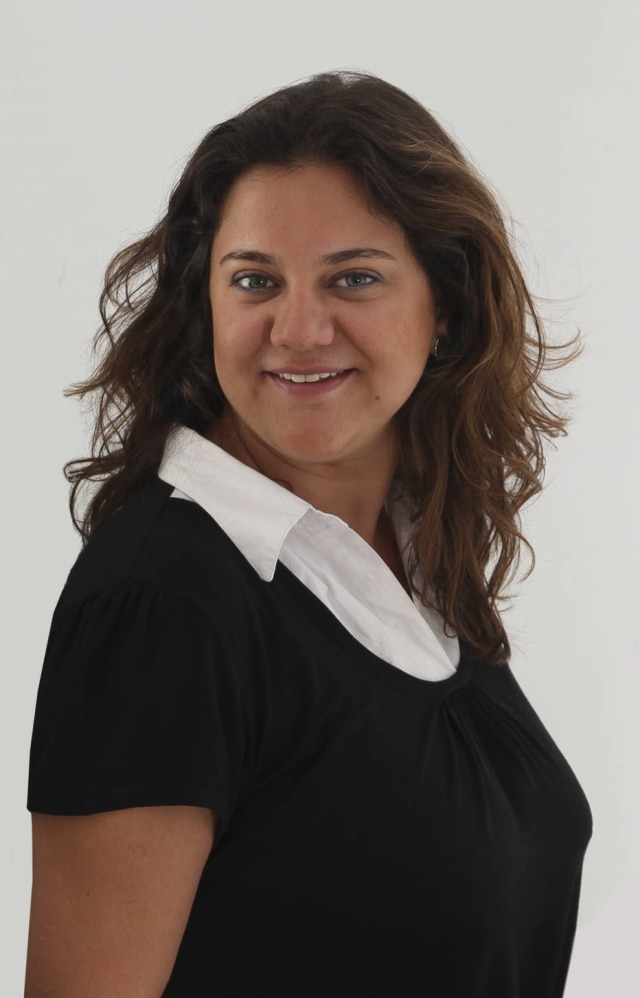 divulgação A diretora de arte Mayra Navarro, que vive em um apartamento de 58m2 em Mirandópolis