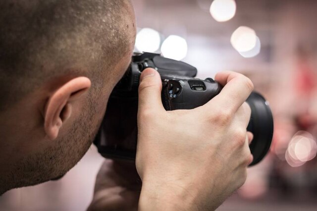 Pixabay Acidentalmente, fotógrafo registra pedido de casamento de casal errado.