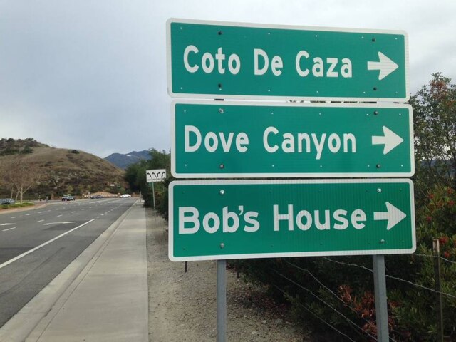 Facebook / @cityofrsm Placa indicando o caminho para a 'Casa do Bob'