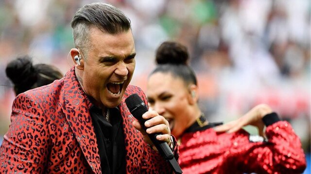 Alexander Nemenov/AFP Photo Robbie Williams cantou durante Abertura da Copa do Mundo da Rússia