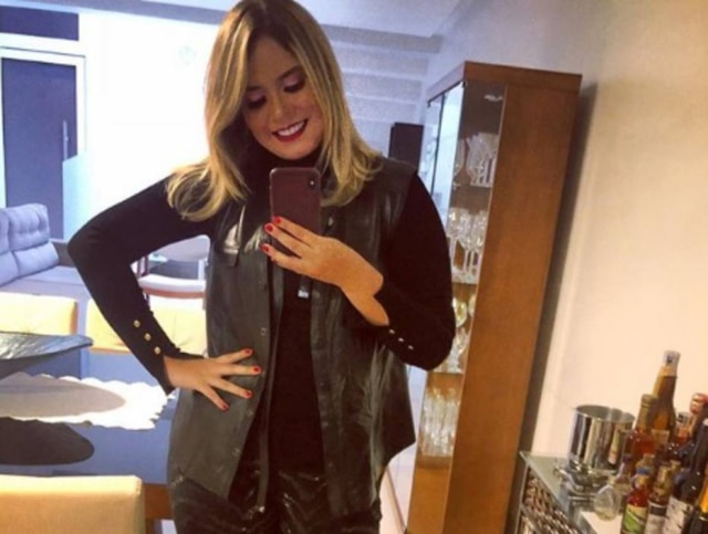 Instagram / @mariliamendoncacantora Marília Mendonça posa para foto mostrando corpo 20 quilos mais magra; cantora contou que vendia coxinha e chocolate antes de fama.