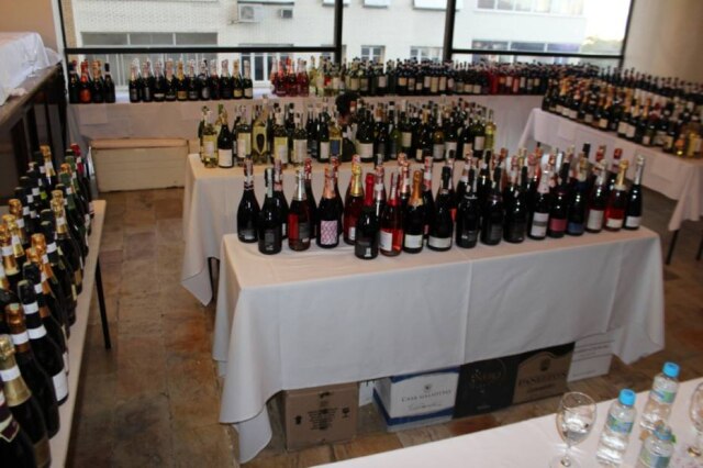 Divulgação Rótulos para serem degustados na Grande Prova Vinhos do Brasil, em edição passada