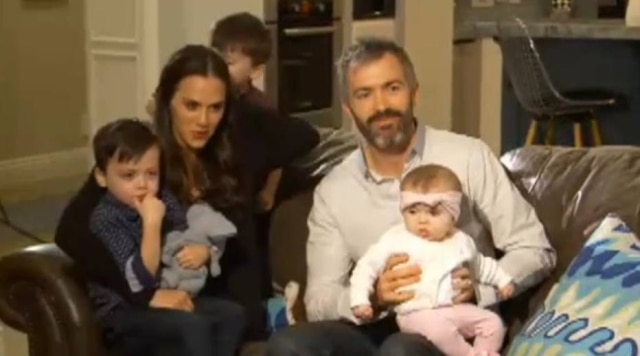 Reprodução/NBC Família procura babá para dar volta ao mundo.