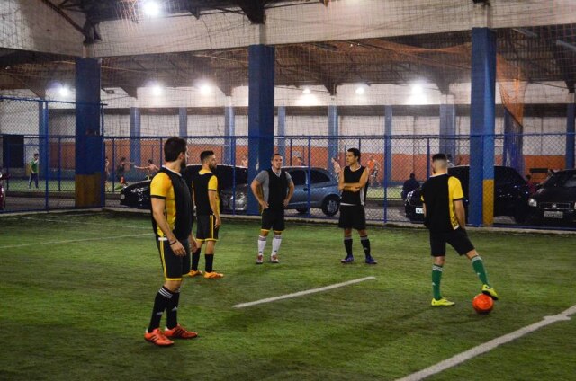 Henry Gherson No início, 12 amigos se reuniam para jogar. Hoje são mais de 40