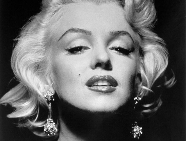 Marliyn Monroe A atriz Marliyn Monroe costumava passar azeite de oliva no rosto