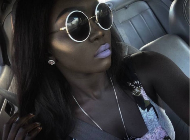 Instagram.com/queenkim_nyakim Nyakim Gatwech, de 24 anos, recebeu o apelido de Rainha da Escuridão.