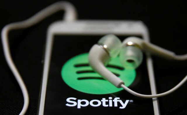Dado Ruvic/Reuters O Spotify lançou uma nova playlist 'nostálgica' que leva em conta a sua idade para definir as músicas