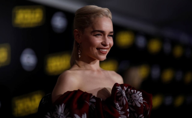 Mario Anzuoni/Reuters A atriz Emilia Clarke deixou de assistir uma exibição do seu próprio filme para acompanhar o casamento real