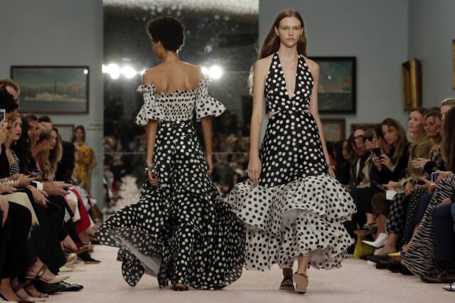 AP Photo/Richard Drew A estampa de bolinhas foi outro destaque do desfile da Carolina Herrera