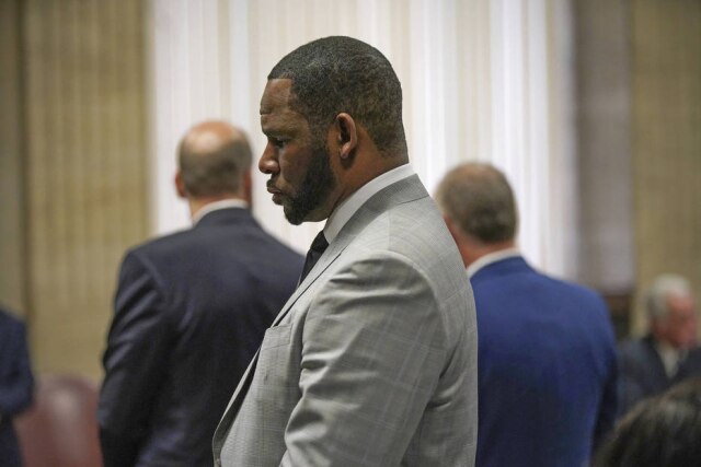 E. Jason Wambsgans/Chicago Tribune via AP R. Kelly se declarou inocente de 11 novas acusações de crime sexual.