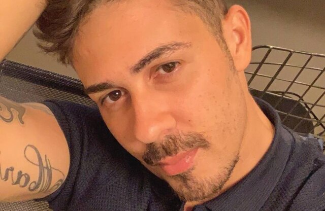 Reprodução Instagram / @carlinhosmaiaof Carlinhos Maia divulga no Instagram a notícia da morte de sua sogra, Telma Guimarães