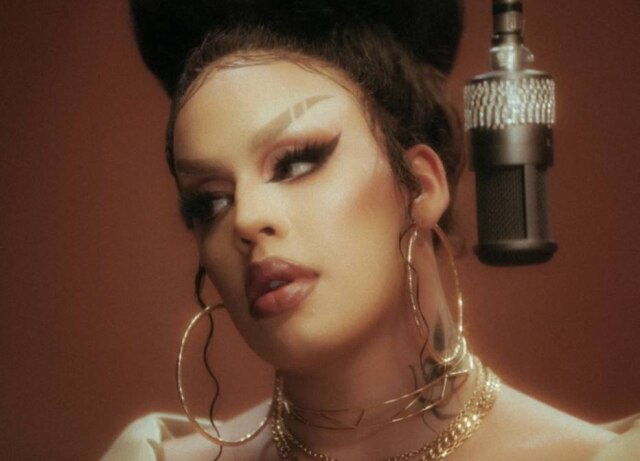 YouTube/Gloria Groove A cantora drag queen Gloria Groove, no clipe de 'Sinal'