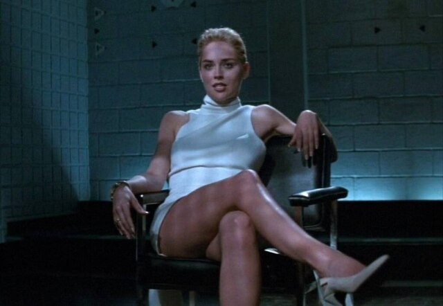 Sony Pictures 30 anos depois do lançamento 'Instinto Selvagem', Sharon Stone ainda guarda vestido usado em cena clássica