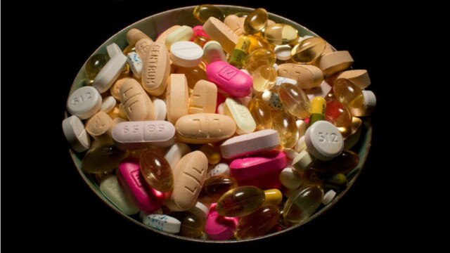 Steven Depolo / Creative Commons Encontrados nas formas líquida, comprimidos, cápsulas ou até mesmo em pó, suplementos devem ser tomados com indicação médica