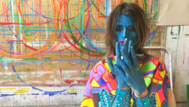 Reprodução A modelo brasileira Flavia Lucini é a estrela do clipe 'She Was Weird', de Peter Yorn