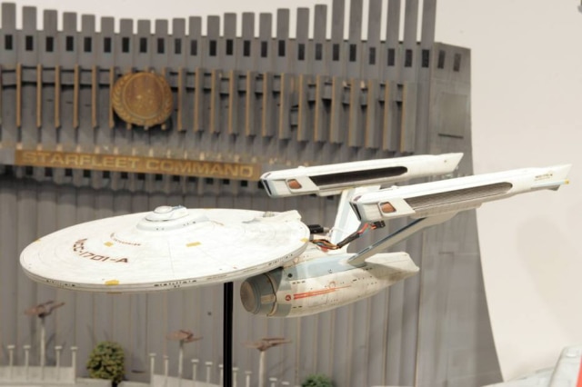 Keith Bedford/Reuters Réplica da nave espacial Enterprise, de 'Star Trek'.
