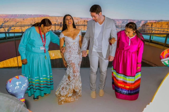 Las Vegas Tour Vip/Divulgação Simaria e o marido Vicente foram recepcionados pela tribo hualapai.