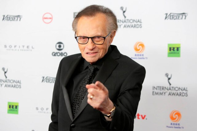Andrew Kelly/Reuters Larry King no International Emmy Awards, em Nova York, em novembro de 2017.