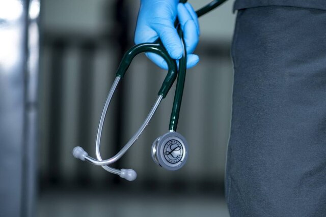 fernandozhiminaicela/Pixabay Sociedades médicas discutem pautas da população LGBT, mas não há orientações específicas para atender esse público.