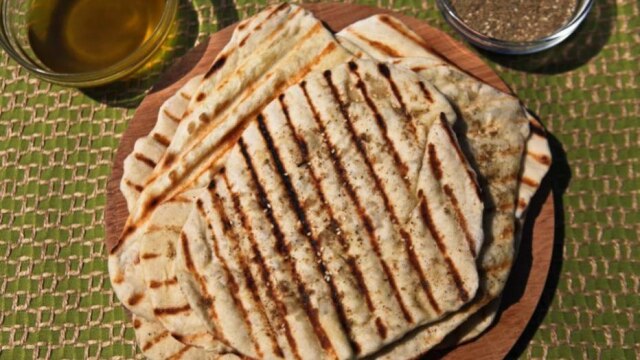 Pão chato libanês grelhado Foto: Fred Conrad/NYT