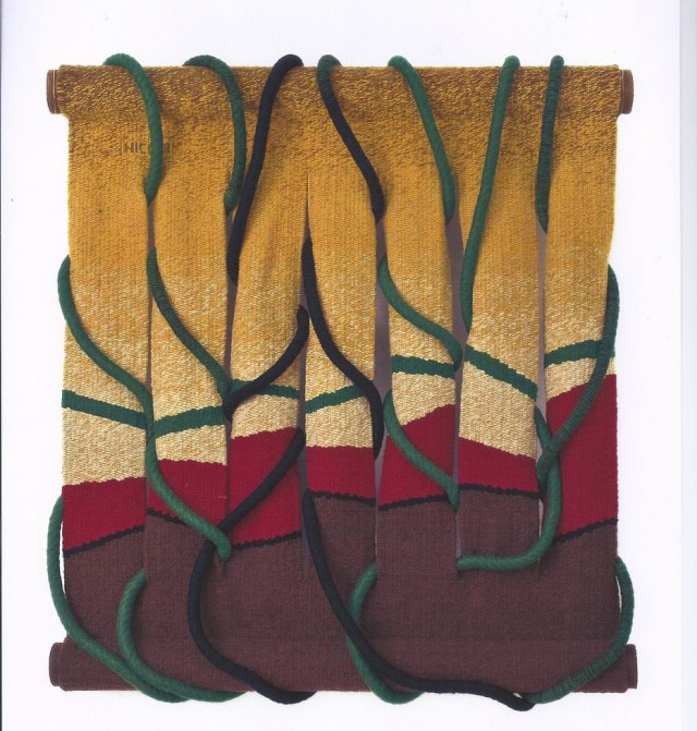 Divulgação Tapeçaria escultural Meandros, feita por Norberto Nicola em tear manual com fios de lã para a exposição Arte Têxtil, no Masp, em 1987