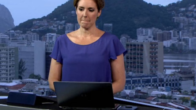 Reprodução TV Globo Renata Capucci chorou após exibir entrevista com a mãe de Sofia Lara, que foi morta por uma bala perdida