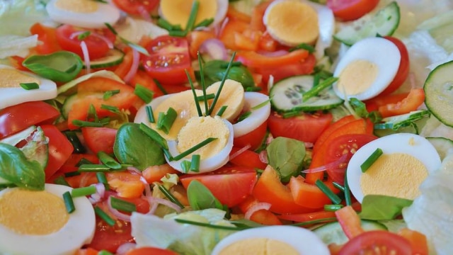 Pixabay/@RitaE Google anunciou que o emoji de salada no novo sistema operacional não terá ovo