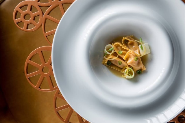 Tomás Rangel Ravióli de batata-doce, missô e pupunha: prato do restaurante Oro