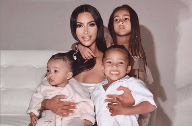 Instagram/@kimkardashian Kim Kardashian e os filhos.